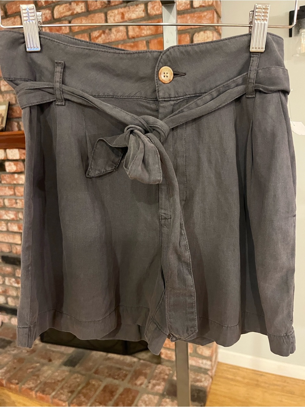 Faherty NWOT Gray Tie-Waist High-Rise Shorts